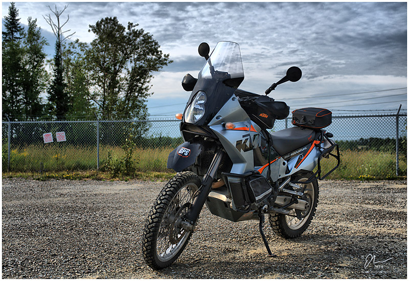 KTM 950 Adventure with 990A Adventure Bags installed 